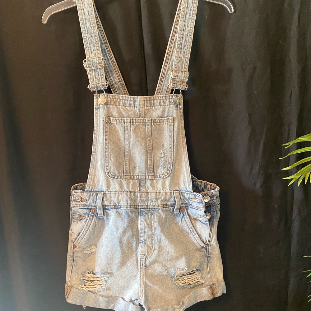 🩳Divided Woman’s Distressed Suspender Blue Jean Shorts Like New Size 2